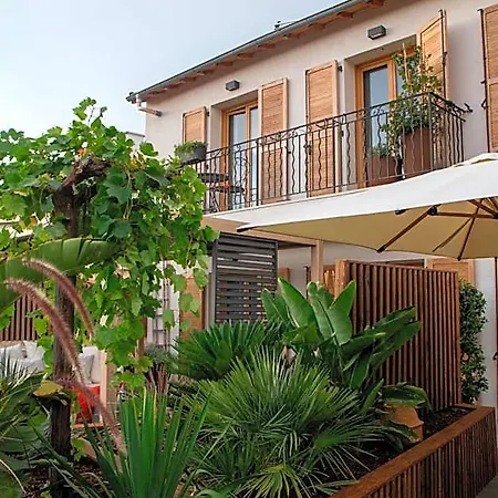 Unique Boutique Antibes * Жюан-ле-Пен